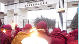ཨ་མདོ་དགོན་སྡེ་ཁག་ཅིག་ཏུ་ལོ་གསར་ཉིན་མར་མེ་ཁྲོམ་སྐོར།