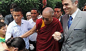 ༸གོང་ས་མཆོག་ཤི་རི་ན་གར་ཞབས་སོར་འཁོད། ༸གོང་ས་མཆོག་ཤི་རི་ན་གར་ཞབས་སོར་འཁོད།