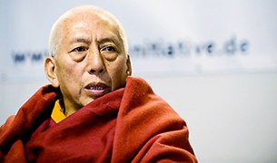 བཀའ་བློན་ཁྲི་པ་མཆོག་འཇར་མ་ནིར་ཕེབས་ཡོད་པ། བཀའ་བློན་ཁྲི་པ་མཆོག་འཇར་མ་ནིར་ཕེབས་ཡོད་པ།