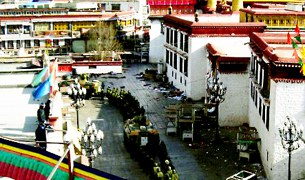 ལྷ་ས་བར་སྐོར་ནང་ངོ་རྒོལ། ལྷ་ས་བར་སྐོར་ནང་ངོ་རྒོལ།
