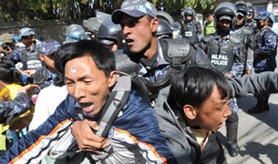 བལ་ཡུལ་དུ་བོད་མི་འཛིན་བཟུང༌། བལ་ཡུལ་དུ་བོད་མི་འཛིན་བཟུང༌།