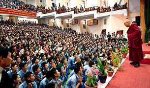 ཆོས་ལུཊ་གཞན་ལ་གུས་ཞབས། ཆོས་ལུཊ་གཞན་ལ་གུས་ཞབས།