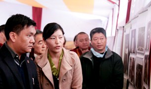 བློན་ཆེན་པདྨ་མཁའ་འགྲོ་ནས་འགྲེམས་སྟོན་དབུ་འབྱེད། བློན་ཆེན་པདྨ་མཁའ་འགྲོ་ནས་འགྲེམས་སྟོན་དབུ་འབྱེད།