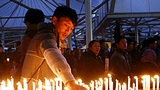  བཞུགས་སྒར་དུ་སེར་སྐྱ་མི་མང་ནས་བོད་དོན་ཆེད་རང་སྲོག་བློས་བཏང་མཁན་ཡོངས་ཀྱི་ཆེད་དུ་མར་མེ་ཁྲོམ་སྐོར་གནང་བ།