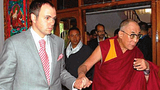 ༸གོང་ས་མཆོག་ལ་དྭགས་ཁུལ་དུ་ཞབས་སོར་འཁོད།
