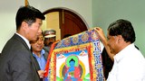 སྤྱི་ཁྱབ་བློན་ཆེན་དང་མཇལ་འཕྲད།