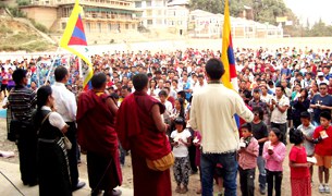བཞུཌ་སྒར་དུ་མཆོད་འབུལ་སྨོན་ལམ། བཞུཌ་སྒར་དུ་མཆོད་འབུལ་སྨོན་ལམ།