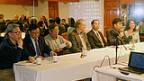 བོད་ནང་གི་ཛ་དྲག་གནད་དོན་ཐོག་བགྲོ་གླེང་གནང་བ།