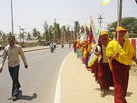 sera-peace-marcher-200.gif sera-peace-marcher-200.gif