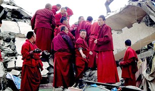 སི་ཤུ་དགོན་པ་ནས་རོཊ་སྐྱོར། སི་ཤུ་དགོན་པ་ནས་རོཊ་སྐྱོར།