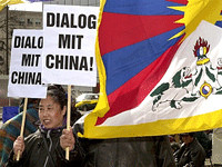 2001-protest-in-geneva-200.gif 2001-protest-in-geneva-200.gif