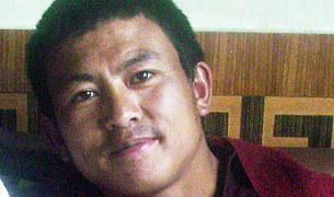 ཀརྟི་དགོན་པའི་གྲྭ་བ་ཞིག་པེ་ཅིང་དུ་འཛིན་བཟུང༌། ཀརྟི་དགོན་པའི་གྲྭ་བ་ཞིག་པེ་ཅིང་དུ་འཛིན་བཟུང༌།