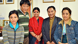 བོད་མི་མང་སྤྱི་འཐུས་སྐུ་ཚབ་རྣམ་པས་རྒྱ་གར་བྱང་ཤར་མངའ་སྡེའི་སྲིད་སྐྱོང་སྐུ་ཞབས་ཨེམ་ཀེ་ནཱ་རཱ་ཡན་ (Shri M.K Narayanan) མཆོག་དང་མཇལ་འཕྲད།