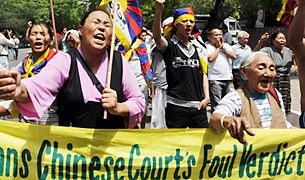 རྒྱ་གཞུང་གིས་བོད་མིར་སྲོག་ཁྲིམས་བཅད་པར་ངོ་རྒོལ། རྒྱ་གཞུང་གིས་བོད་མིར་སྲོག་ཁྲིམས་བཅད་པར་ངོ་རྒོལ།