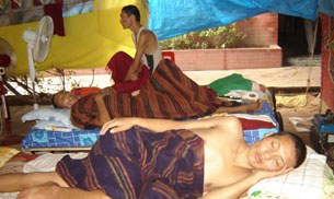 ལྡི་ལིར་ཟས་བཅད་ངོ་རྒོལ་གཉིས་པ། ལྡི་ལིར་ཟས་བཅད་ངོ་རྒོལ་གཉིས་པ།