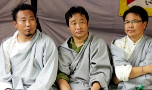 ཟས་བཅད་ངོ་རྒོལ། ཟས་བཅད་ངོ་རྒོལ།