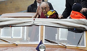 ལྦེ་ནིས་གྲོང་ཁྱེར་གྱི་ཆེ་བསྟོད་མི་སེར་གྱི་གཟེངས་རྟགས། ལྦེ་ནིས་གྲོང་ཁྱེར་གྱི་ཆེ་བསྟོད་མི་སེར་གྱི་གཟེངས་རྟགས།