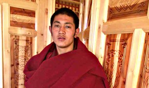 རྔ་བ་རྫོང་དུ་རང་ལུས་མེ་སྲེག རྔ་བ་རྫོང་དུ་རང་ལུས་མེ་སྲེག