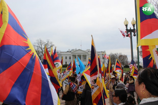 ཨ་རིའི་རྒྱལ་སར་བོད་མིའི་རང་དབང་སྒེར་ལངས་དུས་དྲན་སྲུང་བརྩི་གནང་སྐབས། ༢༠༡༦།༣།༡༠
