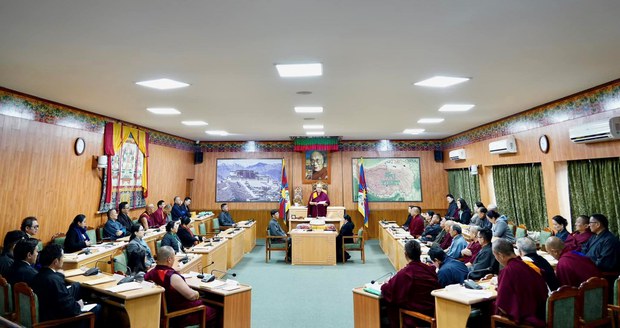 སྐབས་བཅུ་བདུན་པའི་གྲོས་ཚོགས་ཚོགས་དུས་དྲུག་པའི་མཇུག་སྐྱོང་གི་ལས་རིམ་དབུ་འཛུགས་གནང་སོང་། སྐབས་བཅུ་བདུན་པའི་གྲོས་ཚོགས་ཚོགས་དུས་དྲུག་པའི་མཇུག་སྐྱོང་གི་ལས་རིམ་དབུ་འཛུགས་གནང་སོང་།