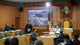 འཛིན་སྐྱོང་གི་ངོས་ནས་ཀརྨ་པ་རིན་པོ་ཆེ་ཚུར་རྒྱ་གར་དུ་ཕེབས་ཐུབ་ཐབས་སུ་ཕྱག་ལས་གནང་བཞིན་པ་གྲོས་ཚོགས་ནང་ལན་འདེབས་གནང་སོང་།