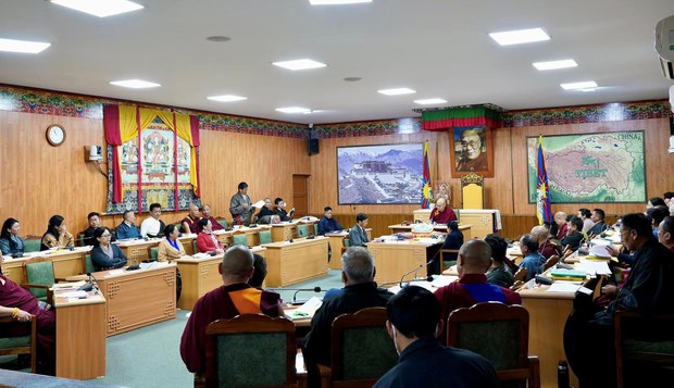བཅའ་ཁྲིམས་བསྐྱར་བཅོས་འཆར་ཟིན་གྱི་བརྗོད་པ་དང་པོའི་ཐད་གྲོས་ཚོགས་ནང་བགྲོ་གླེང་གནང་སོང་།