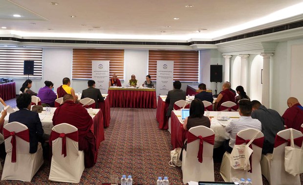 བོད་མི་མང་སྤྱི་འཐུས་ལྷན་ཚོགས་ཀྱི་ཐབས་བྱུས་དང་བོད་དོན་ཞུ་སྐུལ་གྱི་ལས་དོན་བྱེད་ཕྱོགས་ཀྱི་ཚོགས་འདུ་ལྡི་ལིར་ཚོགས་བཞིན་འདུག བོད་མི་མང་སྤྱི་འཐུས་ལྷན་ཚོགས་ཀྱི་ཐབས་བྱུས་དང་བོད་དོན་ཞུ་སྐུལ་གྱི་ལས་དོན་བྱེད་ཕྱོགས་ཀྱི་ཚོགས་འདུ་ལྡི་ལིར་ཚོགས་བཞིན་འདུག