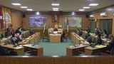 སྤྱི་འཐུས་ཁག་ཅིག་གྲོས་ཚོགས་ནང་མ་ཕེབས་པར་བརྟེན་གྲོས་ཚོགས་ཀྱི་ལས་ཉིན་བཞི་བ་འཚོགས་ཐུབ་མི་འདུག