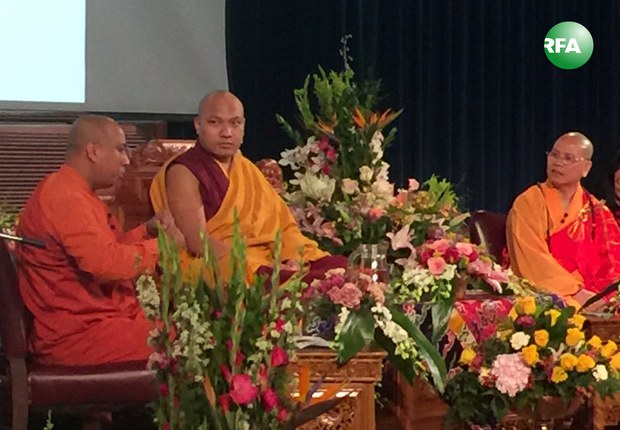 ཊོ་རོན་ཊོ་གཙུག་ལག་སློབ་གྲྭ་ཆེན་མོའི་ནང་༧དཔལ་རྒྱལ་བ་ཀརྨ་པ་མཆོག་བཞུགས་ཐོག་ནང་བསྟན་བརྒྱུད་པ་གསུམ་གྱི་བགྲོ་གླེང་ཐེངས་བཞི་པའི་སྐབས། ༢༠༡༧།༦།༡ ཊོ་རོན་ཊོ་གཙུག་ལག་སློབ་གྲྭ་ཆེན་མོའི་ནང་༧དཔལ་རྒྱལ་བ་ཀརྨ་པ་མཆོག་བཞུགས་ཐོག་ནང་བསྟན་བརྒྱུད་པ་གསུམ་གྱི་བགྲོ་གླེང་ཐེངས་བཞི་པའི་སྐབས། ༢༠༡༧།༦།༡