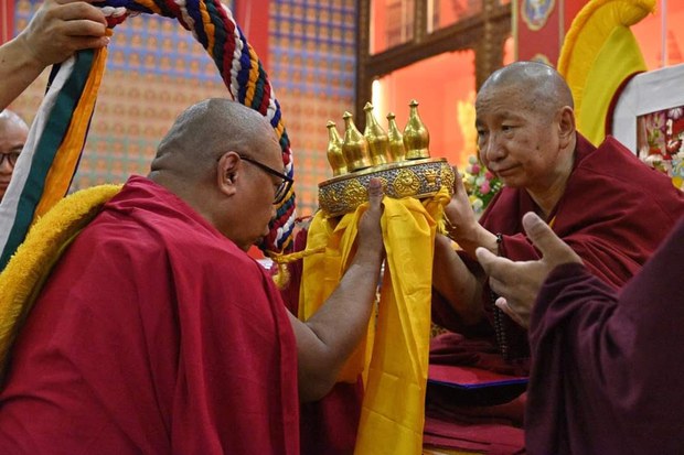 ༸གོང་ས་མཆོག་གི་བཀའ་དགོངས་བཞིན་གྲྭ་ཚང་འདི་ཉིད་ནས་མཁས་གྲུབ་རིམ་བྱོན་གྱི་བཤད་སྒྲུབ་ཀྱི་བསྟན་པ་མི་ཉམས་རྒྱུན་འཛིན་གནང་རྒྱུར་འབད་བརྩོན་གནང་རྒྱུ་ཡིན་ཞེས། གསར་དུ་བསྐོ་བཞག་བྱུང་བའི་འབྲས་སྤུངས་བློ་གསལ་གླིང་གི་མཁན་རིན་པོ་ཆེ་མཆོག་གིས་གསུངས་པ།