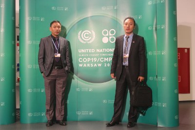 གོ་ལའི་གནམ་གཤིས་འགྱུར་ལྡོག་དང་འབྲེལ་བའི་རྒྱལ་སྤྱིའི་ལྷན་ཚོགས་ཐོག་བོད་མི་མཉམ་ཞུགས་གནང་མཁན། གོ་ལའི་གནམ་གཤིས་འགྱུར་ལྡོག་དང་འབྲེལ་བའི་རྒྱལ་སྤྱིའི་ལྷན་ཚོགས་ཐོག་བོད་མི་མཉམ་ཞུགས་གནང་མཁན།