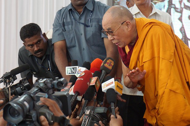 ༧གོང་ས་མཆོག་གིས་རྒྱ་གར་རྟ་མོལ་ན་ཐོ་ཁུལ་དུ་གསར་འགོད་པའི་དྲི་བར་བཀའ་ལན་གནང་བཞིན་པ།
