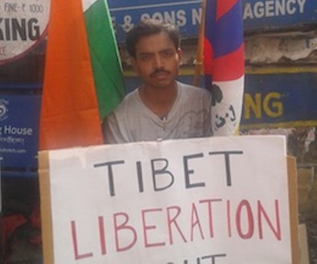 རྒྱ་གར་གྱི་ཁྲིམས་རྩོད་པ་སྐུ་ཞབས་Vishwa Purush Tulsi