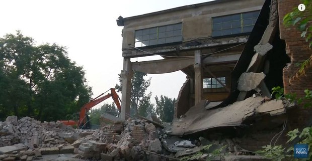 རྒྱ་ནག་གཞུང་གིས་རྒྱལ་ས་པེ་ཅིང་དུ་ཆགས་པའི་རྒྱ་རིགས་སྒྱུ་རྩལ་བ་ཨེ་ཝེ་ཝེ་ལགས་ཀྱི་སྒྱུ་རྩལ་ཁང་གཏོར་བཤིག་སྐབས། ༢༠༡༨།༨།༣ རྒྱ་ནག་གཞུང་གིས་རྒྱལ་ས་པེ་ཅིང་དུ་ཆགས་པའི་རྒྱ་རིགས་སྒྱུ་རྩལ་བ་ཨེ་ཝེ་ཝེ་ལགས་ཀྱི་སྒྱུ་རྩལ་ཁང་གཏོར་བཤིག་སྐབས། ༢༠༡༨།༨།༣