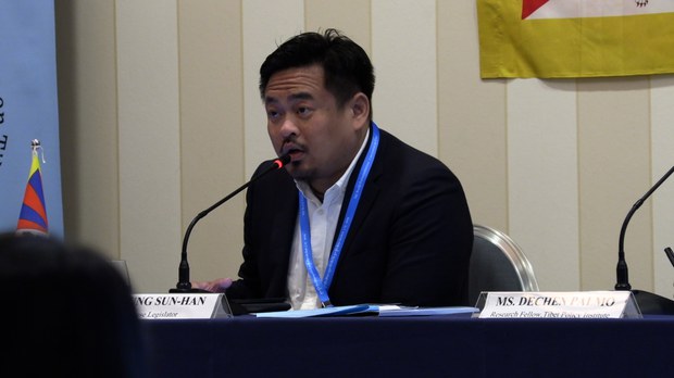བོད་ཀྱི་ཁོར་ཡུག་ནི་འཛམ་གླིང་གི་གནད་དོན་ཡིན་པ་གསུངས་པ།
