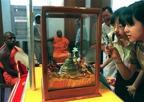 རྒྱ་ནག་གིས་ནང་ཆོས་ཕྱི་འབྲེལ་སྲིད་བྱུས་སུ་བཀོལ་སྤྱོད་ཀྱིས་ནང་པའི་རྒྱལ་ཁབ་ཁག་ཏུ་ཤུགས་རྐྱེན་སྤྲོད་བཞིན་པའི་ཁྲོད། རྒྱ་གར་གྱིས་སངས་རྒྱས་ཀྱི་རིང་བསྲེལ་ཝེཊ་ནམ་དུ་གདན་ཞུ་གནང་རྒྱུ།