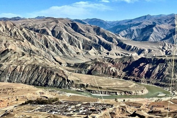 ཨ་ཚོགས་དགོན་པ་དམ་དྲགས་སྟངས་འཛིན་འོག་གཏོར་བཤིག་གནས་སྤོ་བྱེད་བཞིན་ཡོད་འདུག ཨ་ཚོགས་དགོན་པ་དམ་དྲགས་སྟངས་འཛིན་འོག་གཏོར་བཤིག་གནས་སྤོ་བྱེད་བཞིན་ཡོད་འདུག