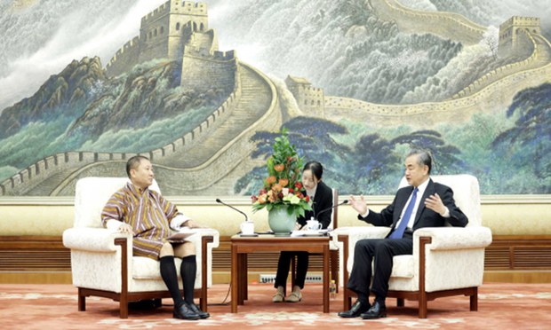 འབྲུག་དང་རྒྱ་ནག་བར་འབྲེལ་ལམ་ཐག་ཉེ་ཆགས་ན་རྒྱ་གར་ལ་ཉེན་ཁ་དང་བློ་འཚབ་གནང་དགོས་སུ་འགྱུར་རྒྱུ་རེད་ཅེས། རྒྱ་གར་གྱི་སྲིད་དོན་ཉམས་ཞིབ་པས་བརྗོད་བྱུང་། འབྲུག་དང་རྒྱ་ནག་བར་འབྲེལ་ལམ་ཐག་ཉེ་ཆགས་ན་རྒྱ་གར་ལ་ཉེན་ཁ་དང་བློ་འཚབ་གནང་དགོས་སུ་འགྱུར་རྒྱུ་རེད་ཅེས། རྒྱ་གར་གྱི་སྲིད་དོན་ཉམས་ཞིབ་པས་བརྗོད་བྱུང་།