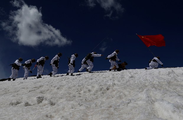 བོད་ནང་དམག་གི་གནམ་གྲུ་གསར་སྟོན་དང་མཐའ་མཚམས་དོ་དམ་གྱི་བཀག་རྒྱ་གསལ་བསྒྲགས།