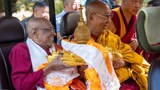 ༸གོང་ས་མཆོག་ལ་སྟོན་པའི་རིང་བསྲེལ་འཁྲུལ་བྲལ་ཞིག་འབུལ་ལམ་ཞུས་པ།