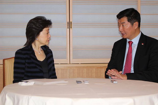 ཉི་ཧོང་གི་རྒྱལ་ཡོངས་ཉམས་ཞིབ་ལས་ཁང་ཞིག་གི་འགན་འཛིན་ལྕམ་(Yoshiko Sakurai)་དང་སྲིད་སྐྱོང་མཆོག ༢༠༡༧།༢།༡༣ ཉི་ཧོང་གི་རྒྱལ་ཡོངས་ཉམས་ཞིབ་ལས་ཁང་ཞིག་གི་འགན་འཛིན་ལྕམ་(Yoshiko Sakurai)་དང་སྲིད་སྐྱོང་མཆོག ༢༠༡༧།༢།༡༣