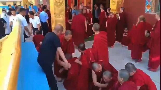 རྒྱ་ནག་གཞུང་གིས་བོད་བརྒྱུད་ནང་པའི་དགོན་པ་ཞིག་སྒོ་རྒྱག་དགོས་བ་དང་གྲྭ་བཙུན་རྣམས་སྐྱ་འབབ་དགོས་པའི་བཙན་བཀའ་བཏང་།