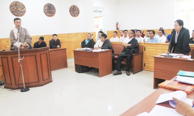 ཆེས་མཐོའི་ཁྲིམས་ཞིབ་ཁང་ནས་ཁ་མཆུ་ཨང་༢༠་པ་མ་ཉེས་ཁ་གཡོག་ཐད་ཞིབ་གཅོད་ཉན་ཞིབ་ཐེངས་བདུན་པ་ཚོགས་གནང་སྐབས། ༢༠༡༩།༨།༨ ཆེས་མཐོའི་ཁྲིམས་ཞིབ་ཁང་ནས་ཁ་མཆུ་ཨང་༢༠་པ་མ་ཉེས་ཁ་གཡོག་ཐད་ཞིབ་གཅོད་ཉན་ཞིབ་ཐེངས་བདུན་པ་ཚོགས་གནང་སྐབས། ༢༠༡༩།༨།༨
