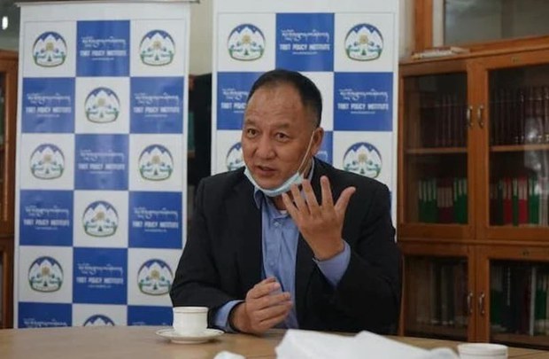 བོད་མི་རིགས་ཀྱི་སྙིང་སྟོབས་དང་འདུ་ཤེས་མེད་པར་བཟོ་ཆེད་བོད་བརྒྱུད་ནང་བསྟན་རྒྱ་ནག་ཅན་དུ་བསྒྱུར་བཞིན་པ་རེད་ཟེར།
