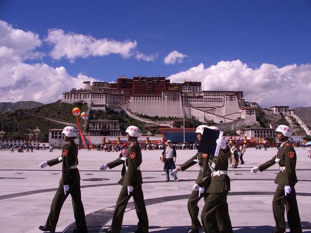 ཕྱི་གླིང་བའི་པར་ཆས་ལ་འདྲོག་པའི་ལྷ་སའི་རྒྱ་ནག་གི་སྤྱི་བདེ་ཉེན་རྟོག་པ། ༢༠༠༥