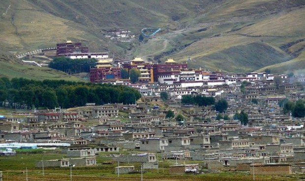 ལི་ཐང་དགོན་ཆེན། 