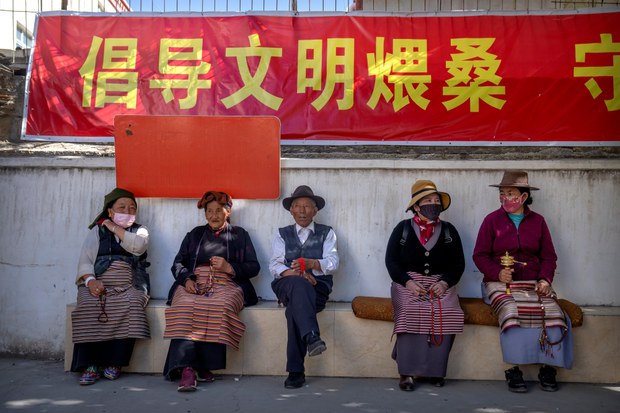 རྒྱ་ནག་གིས་བོད་ནང་སྤྲད་པའི་རོགས་དངུལ་ས་གནས་རྒྱ་ནག་གི་དཔོན་རིགས་ཚོས་ལྐོག་ཟ་བྱེད་བཞིན་ཡོད་འདུག