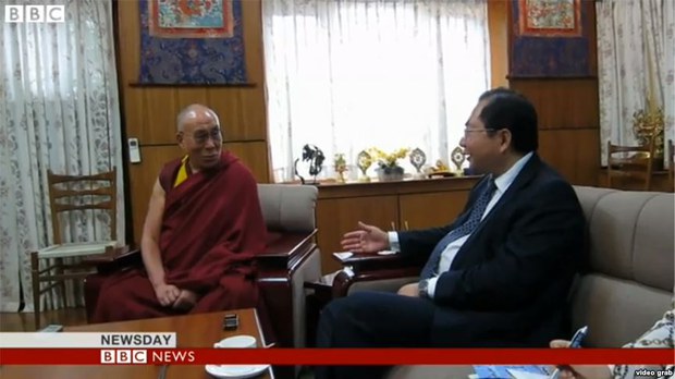 ༧གོང་ས་མཆོག་དང་རྒྱ་ནག་དམར་ཤོག་ཚོགས་པའི་དཔོན་རིགས་ཟུར་པ་ཞོ་ཨུ་ནན་Xiao Wunanམཇལ་འཕྲད་སྐབས། ༢༠༡༢ ༧གོང་ས་མཆོག་དང་རྒྱ་ནག་དམར་ཤོག་ཚོགས་པའི་དཔོན་རིགས་ཟུར་པ་ཞོ་ཨུ་ནན་Xiao Wunanམཇལ་འཕྲད་སྐབས། ༢༠༡༢