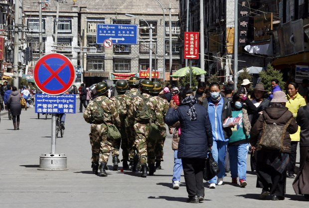 རང་དབང་ཁང་པའི་སྙན་ཐོའི་ནང་བོད་ནང་ཆབ་སྲིད་རང་དབང་མེད་པ་གསལ་སྟོན་དང་འབྲེལ། བོད་ནང་གི་བོད་མི་ཚོས་མུ་མཐུད་དཀའ་ངལ་མྱོང་བཞིན་ཡོད་པ་ཉམས་ཞིབ་པས་འགྲེལ་བརྗོད་གནང་གི་འདུག