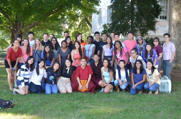 ཨེ་མོ་རེ་གཙུག་ལག་སློབ་གྲྭའི་བོད་རྒྱ་མཐུན་འབྲེལ་ཚོགས་ཆུང་གུ་མཉམ་པར་ཞིག